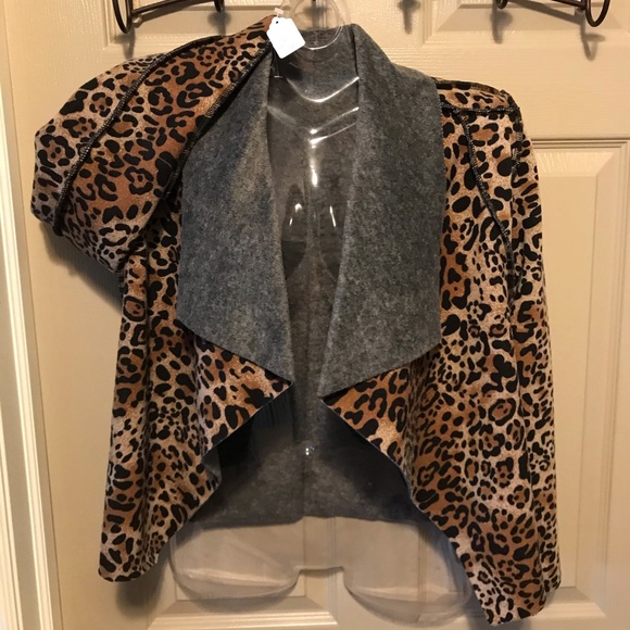 Reversible fleece jacket...Grey and leopard print - Picture 3 of 3